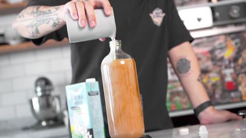 Resep Es Kopi Susu Gula Aren, Cukup Tiga Bahan Langsung Siap Jualan