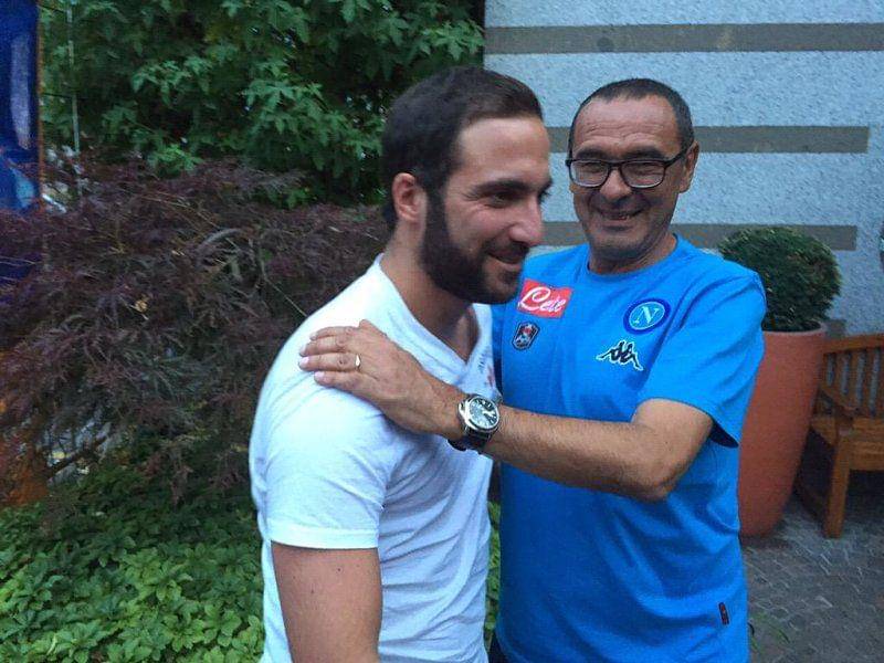 Potret Maurizio Sarri bersama Gonzalo Higuain (twitter.com/sscnapoli)