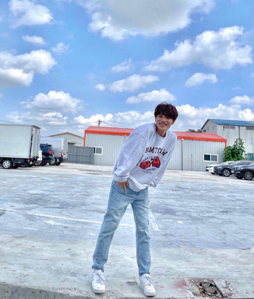 Taeil NCT (instagram.com/mo.on_air)