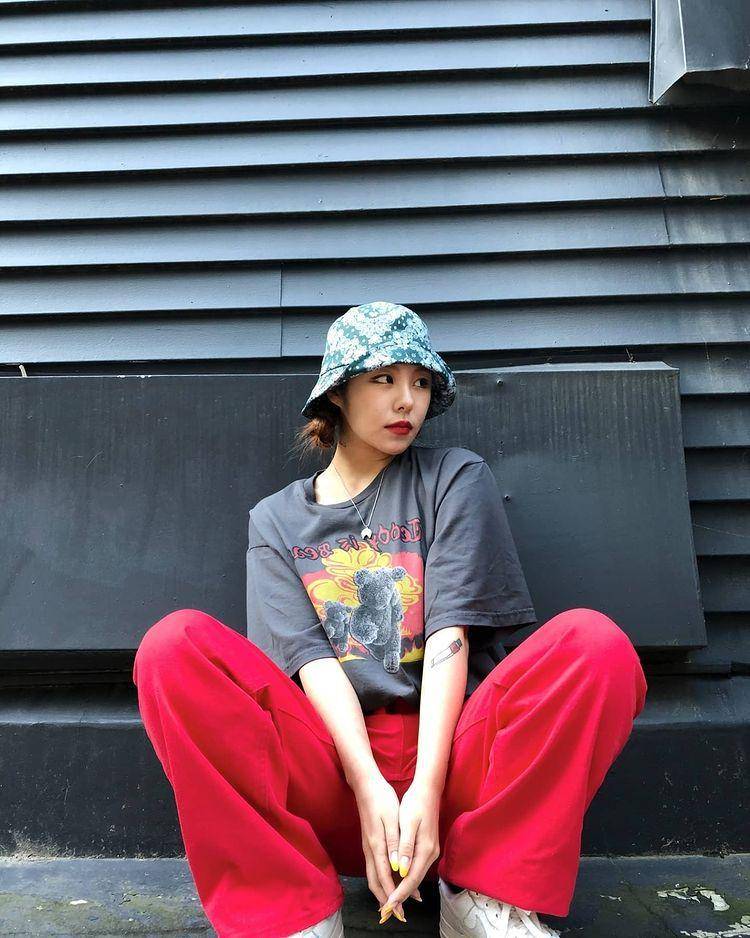 outfit Wheein Mamamoo (instagram.com/whee_inthemood)