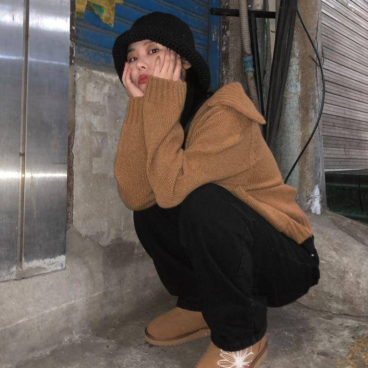 Outfit Wheein Mamamoo (instagram.com/whee_inthemood)
