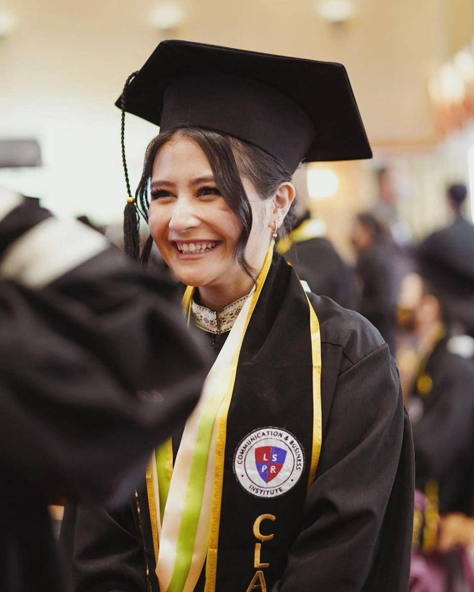 Potret wisuda Prilly Latuconsina. (instagram.com/prillylatuconsina96)