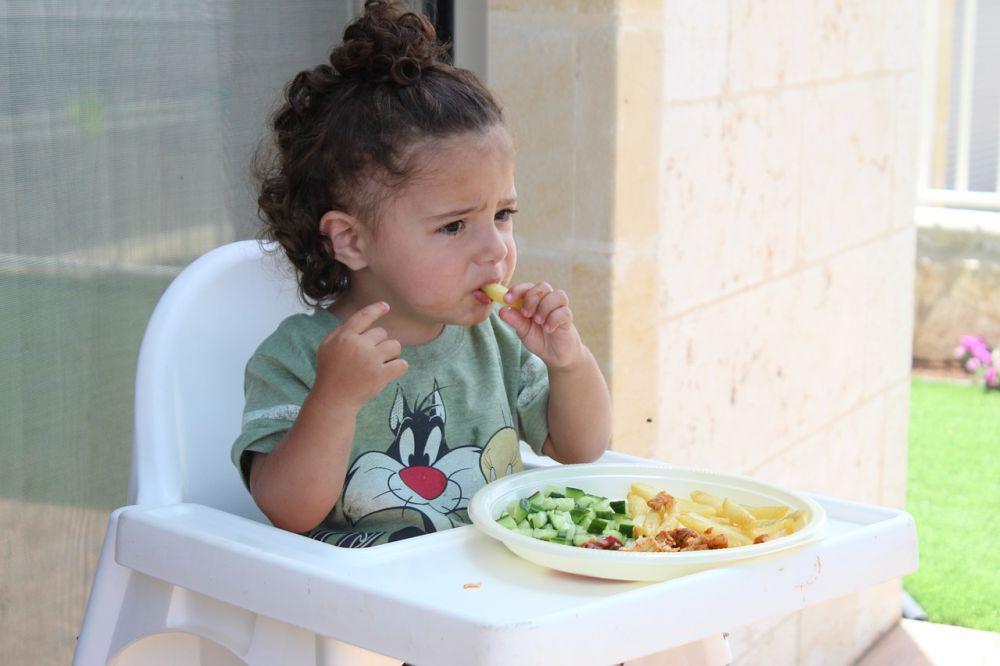 7 Tips Ampuh Atasi Anak Susah Makan, Mom Wajib Coba!