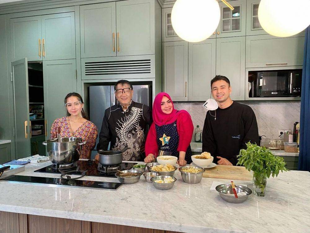 potret Rieta Amilia dan menantunya (instagram.com/rieta_amilia)