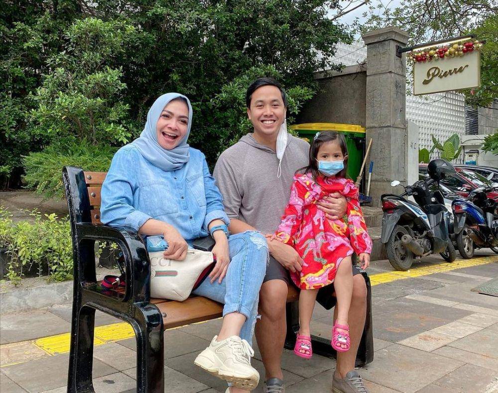 potret Rieta Amilia dan menantunya (instagram.com/rieta_amilia)