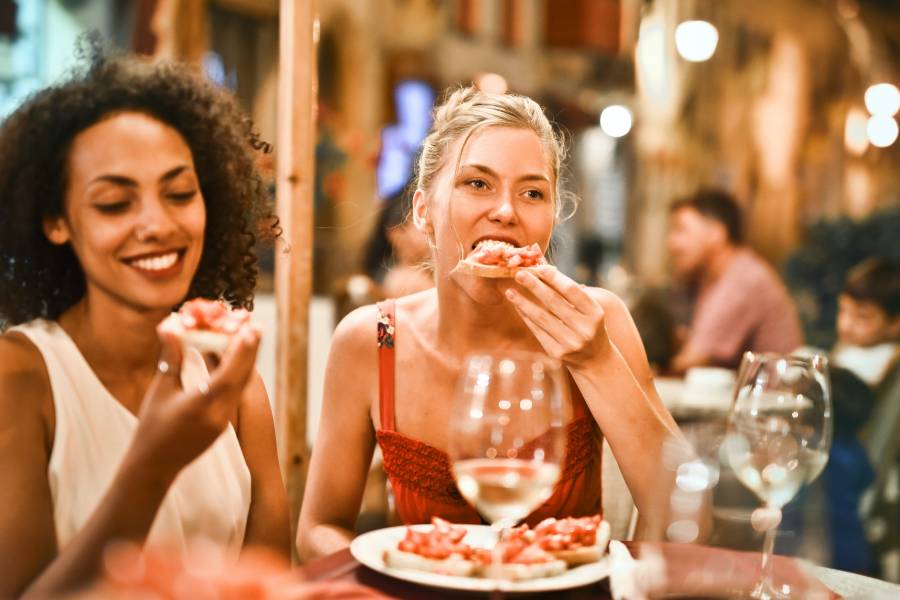 ilustrasi dinner (https://www.pexels.com/@adrienn-638530)