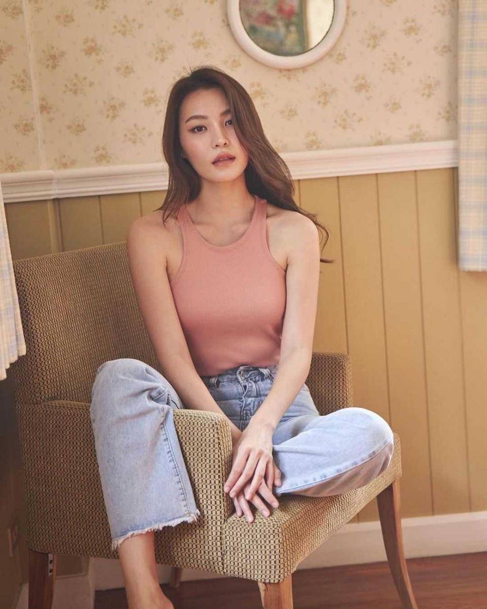 Celana Jeans ala Kapook Phatchara (instagram.com/kapookphat)