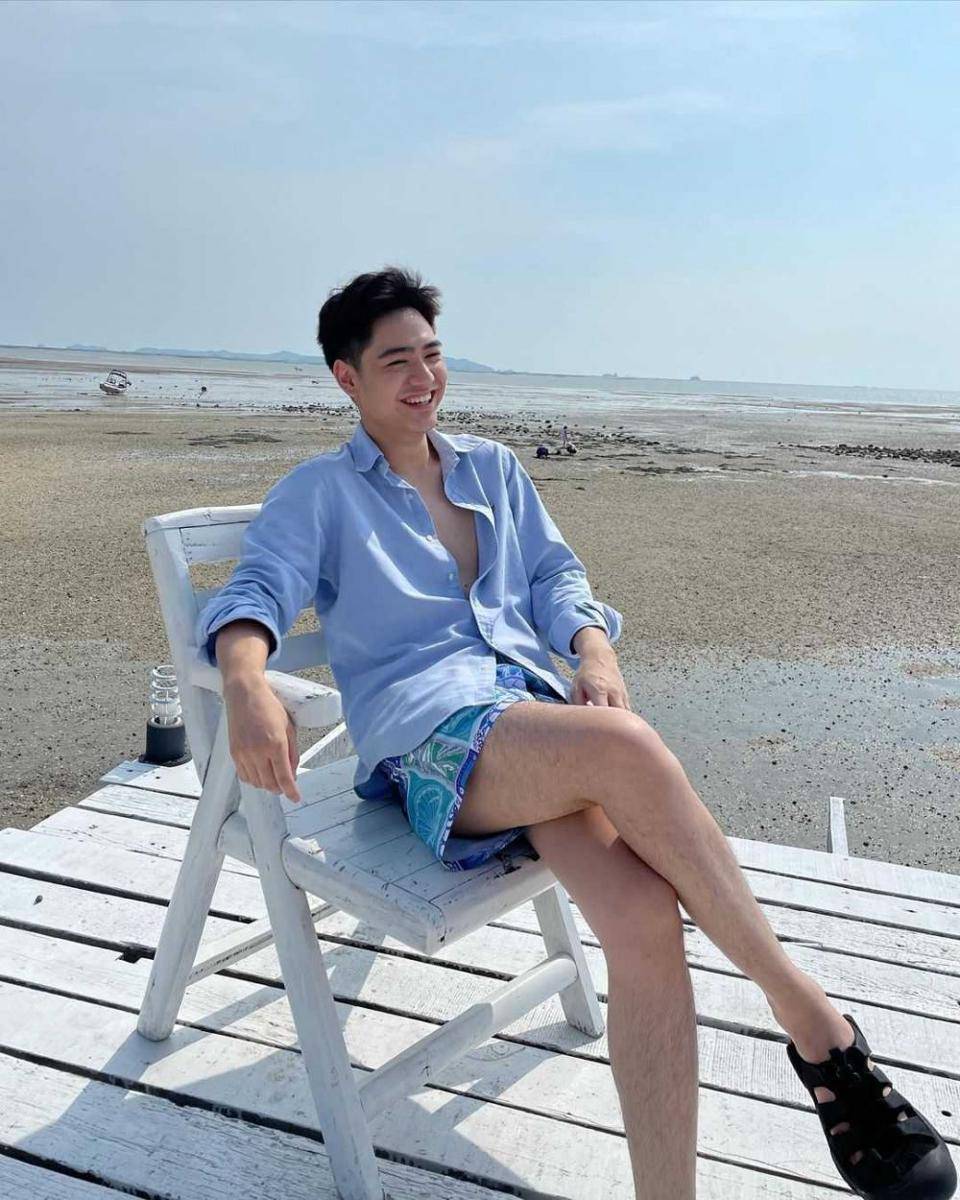 potret outfit liburan ala Pea Sarit (instagram.com/peatrs)