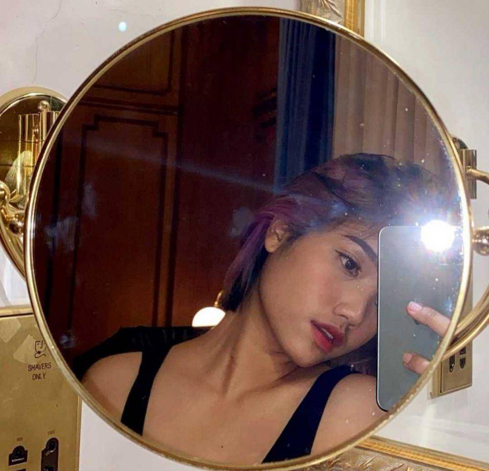 potret mirror selfie Fuji (instagram.com/fuji_an)