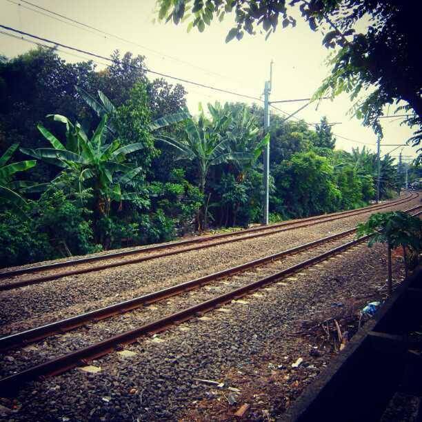 rel kereta api Bintaro (instagram.com/fbl.photoworks)