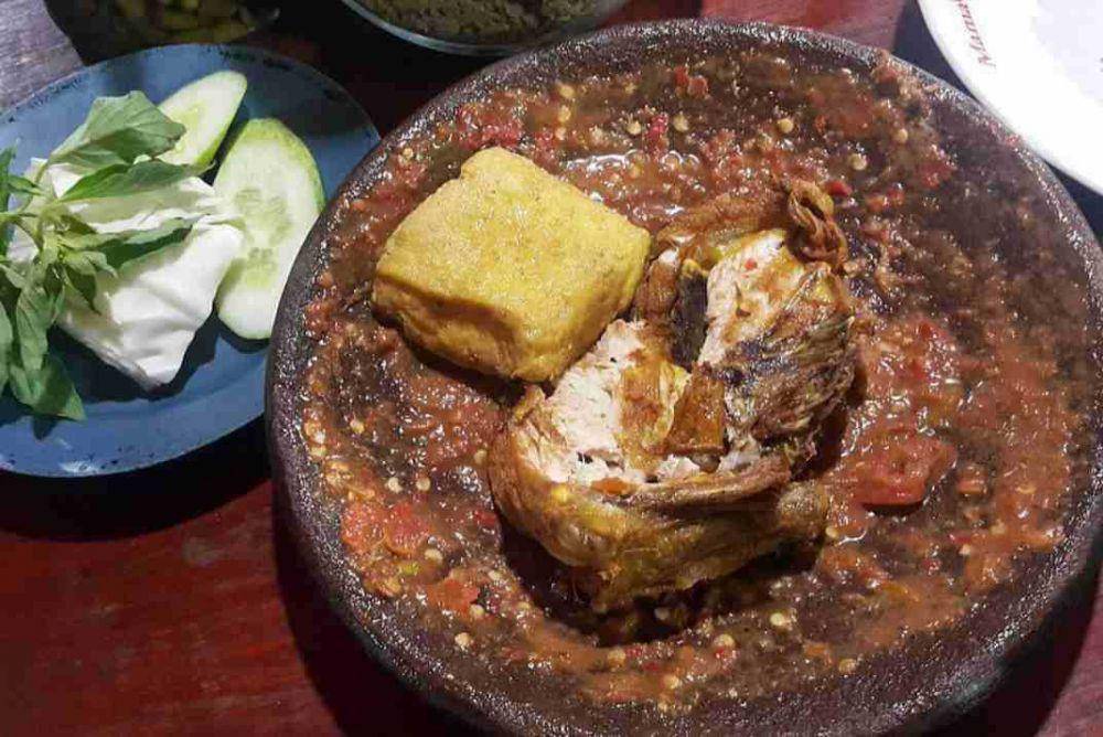 Ayam Penyet Kumis (instagram.com/fajarsatritama)