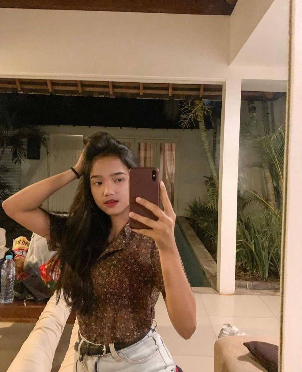 potret mirror selfie Fuji (instagram.com/fuji_an)