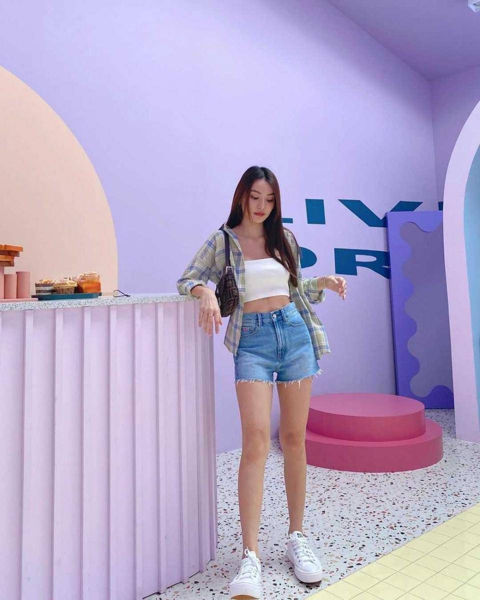 Celana Jeans ala Kapook Phatchara (instagram.com/kapookphat)