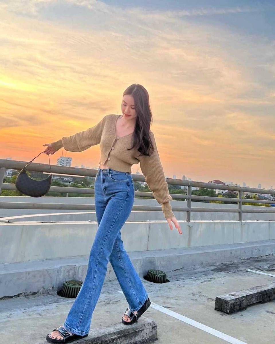 Celana Jeans ala Kapook Phatchara (instagram.com/kapookphat)