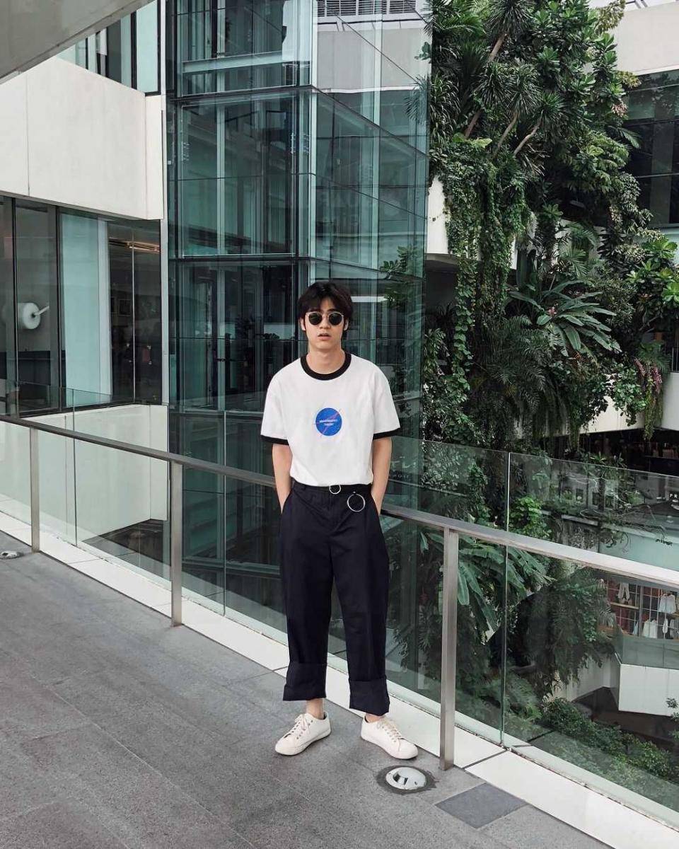 potret outfit liburan ala Pea Sarit (instagram.com/peatrs)