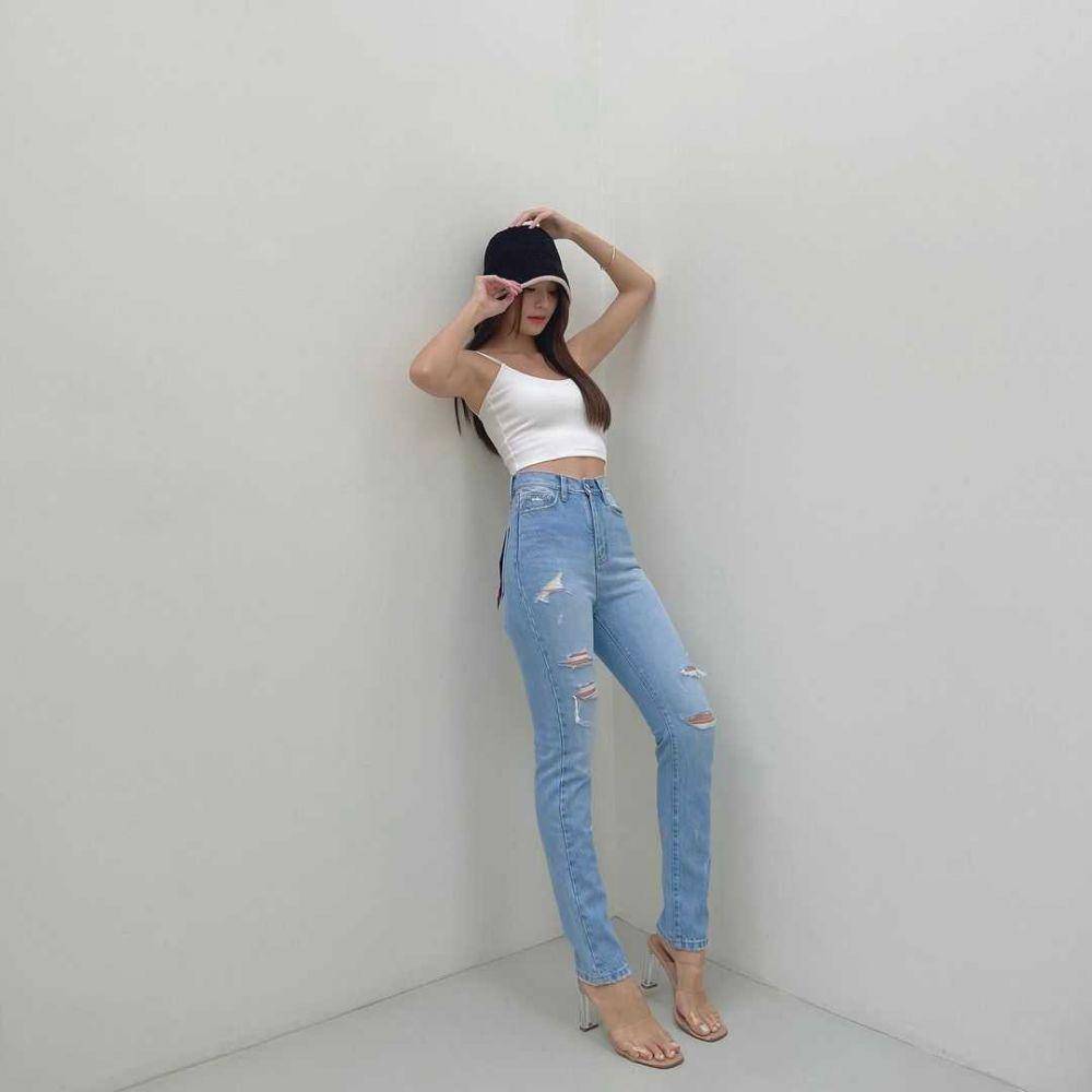 Celana Jeans ala Kapook Phatchara (instagram.com/kapookphat)