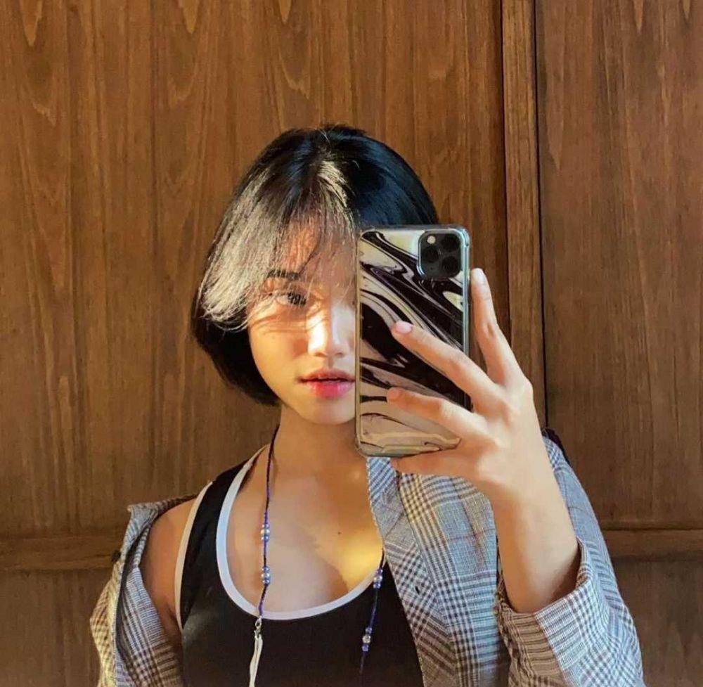 potret mirror selfie Fuji (instagram.com/fuji_an)