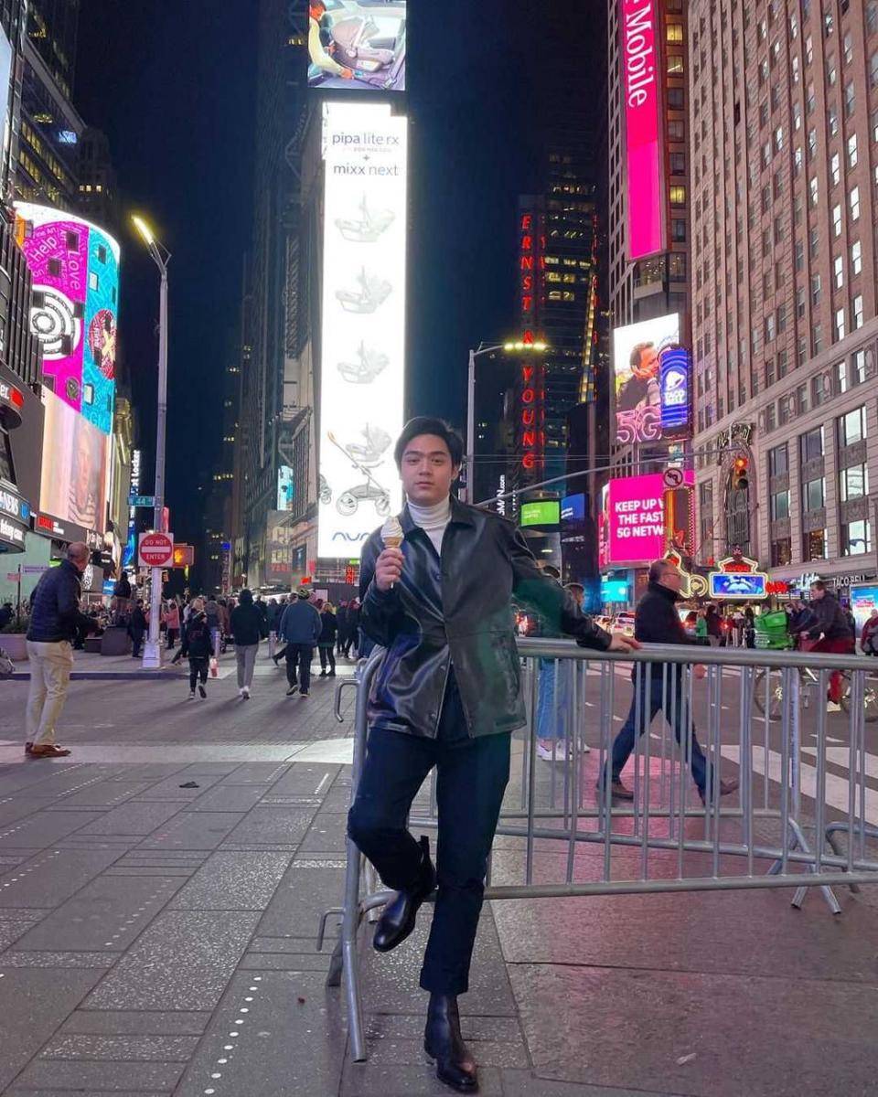 potret outfit liburan ala Pea Sarit (instagram.com/peatrs)
