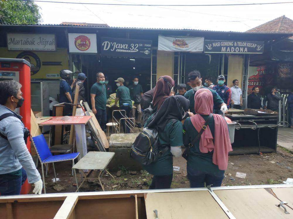 Penggusuran bangunan oleh PT KAI di Jalan Jawa, Kota Bandung. IDN Times/Debbie Sutrisno
