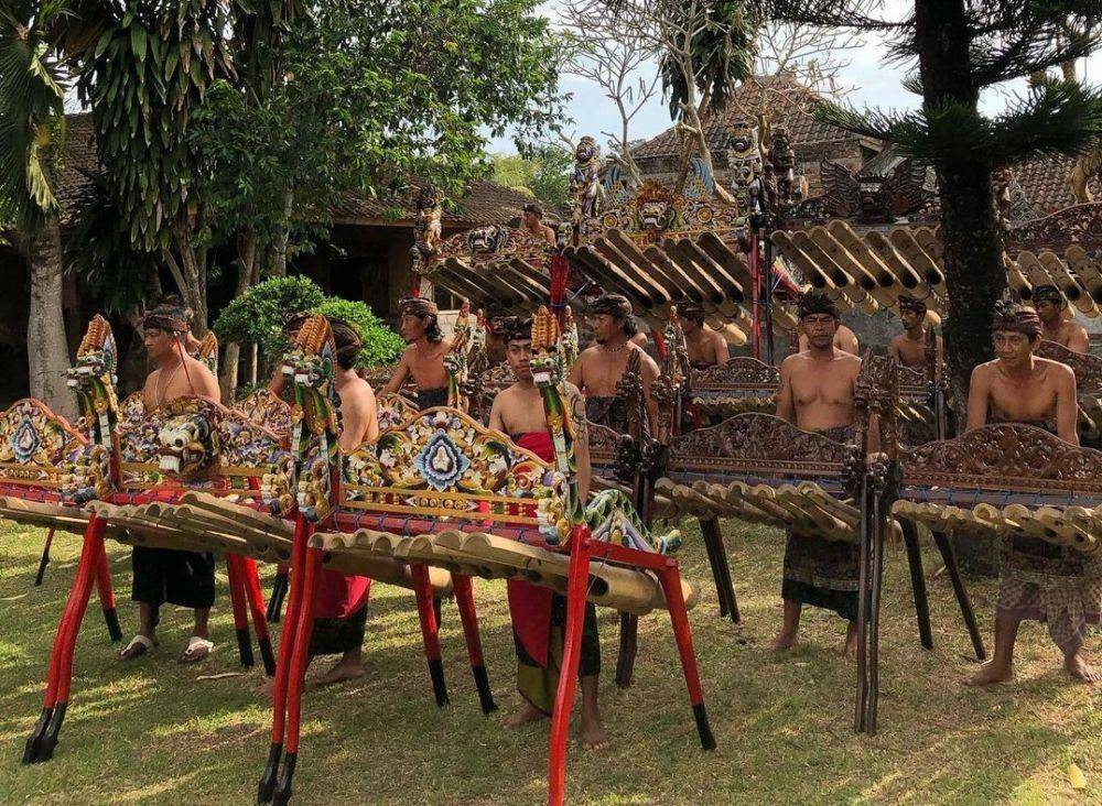 Instagram.com/yayasan_suaragung