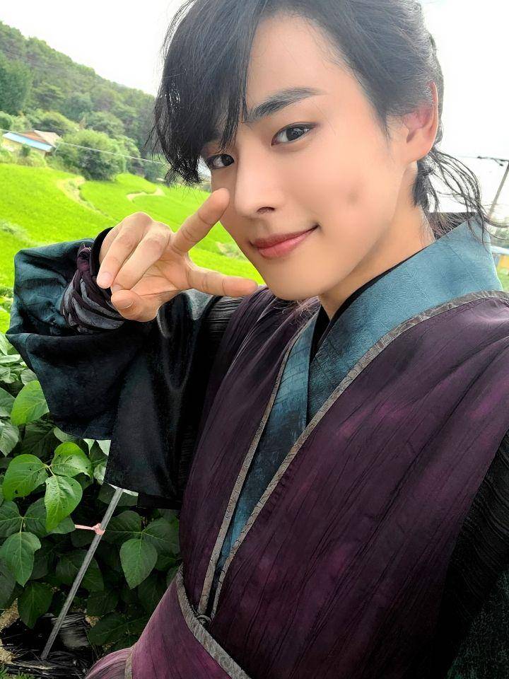 Choi Byung Chan (twitter.com/victon1109)