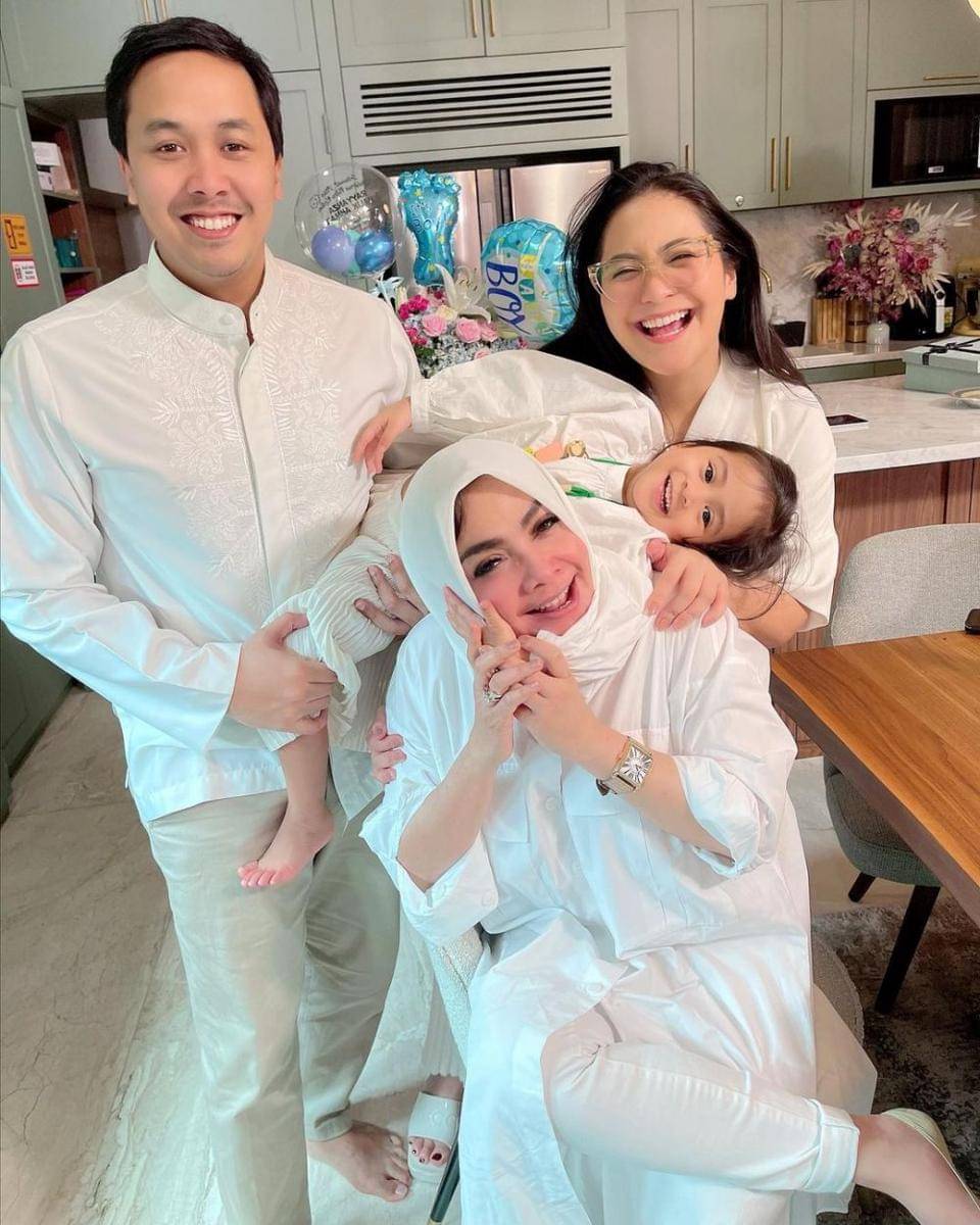potret Rieta Amilia dan menantunya (instagram.com/rieta_amilia)
