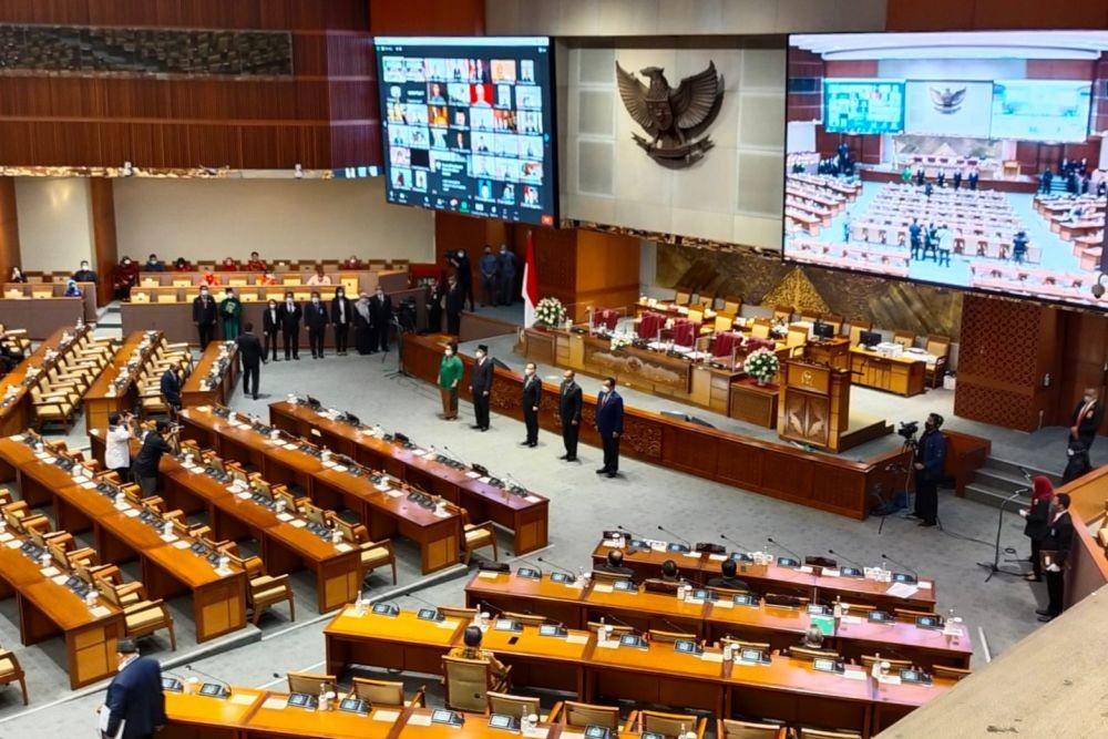 Sidang Paripurna DPR RI pada Selasa (7/12/2021). (IDN Times/Ilman Nafi'an)