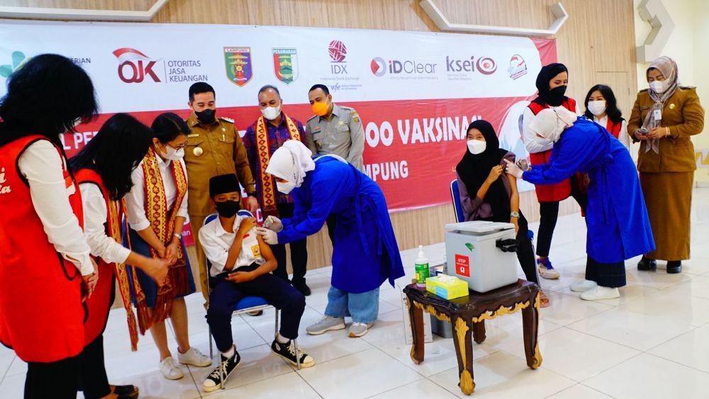 Pasar Modal dan Pertiwi Indonesia Buka 28 Sentra Vaksinasi di Pesawaran