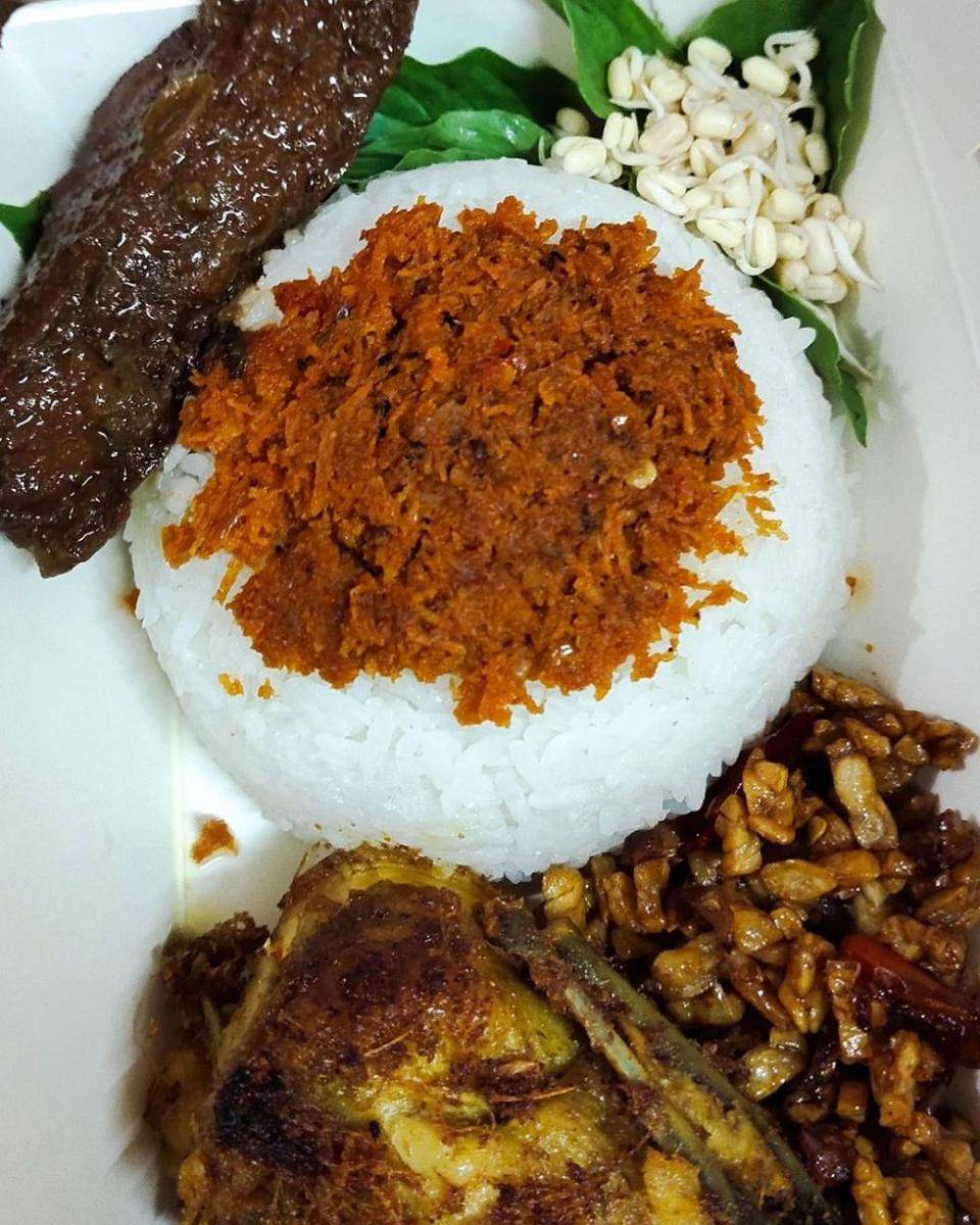 Nasi ulam (instagram.com/zharif_cake25)