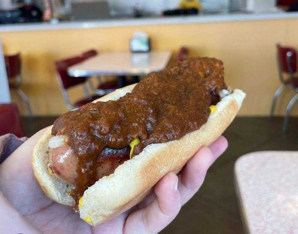 half-smoke hot dog (instagram.com/koto.foodie)