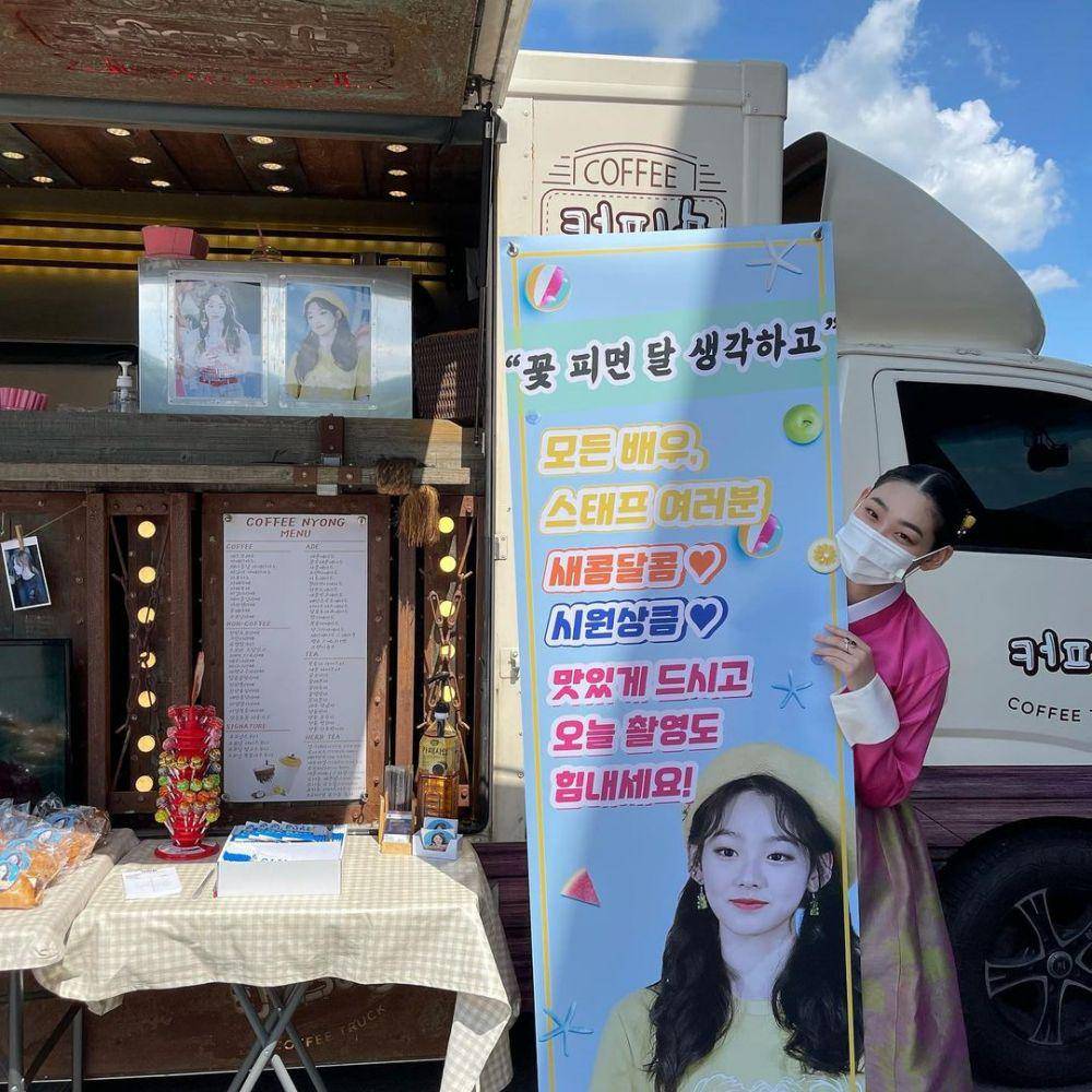 Kang Mina di balik layar drama Moonshine (instagram.com/_happiness_o)