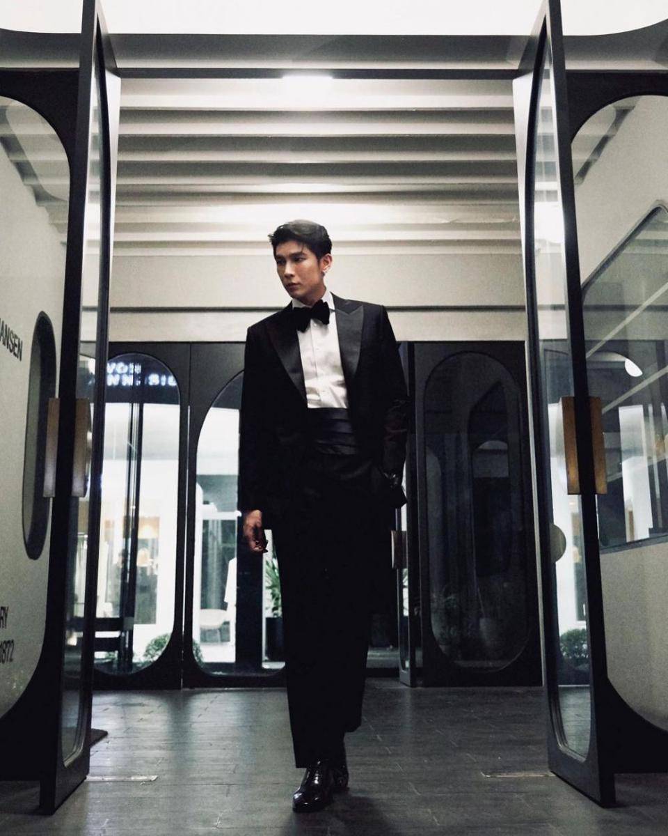 Mew Suppasit (instagram.com/mewsuppasit)