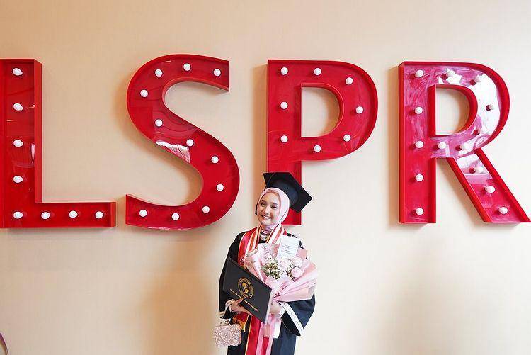 Wisuda Fatin Shidqia Lubis (instagram.com/fatinistiofficial)