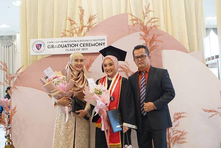 Wisuda Fatin Shidqia Lubis (instagram.com/fatinistiofficial)