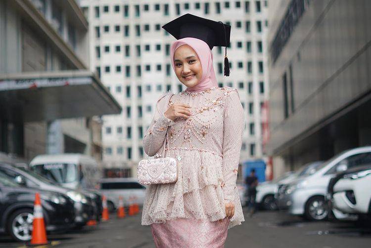 Wisuda Fatin Shidqia Lubis (instagram.com/fatinistiofficial)