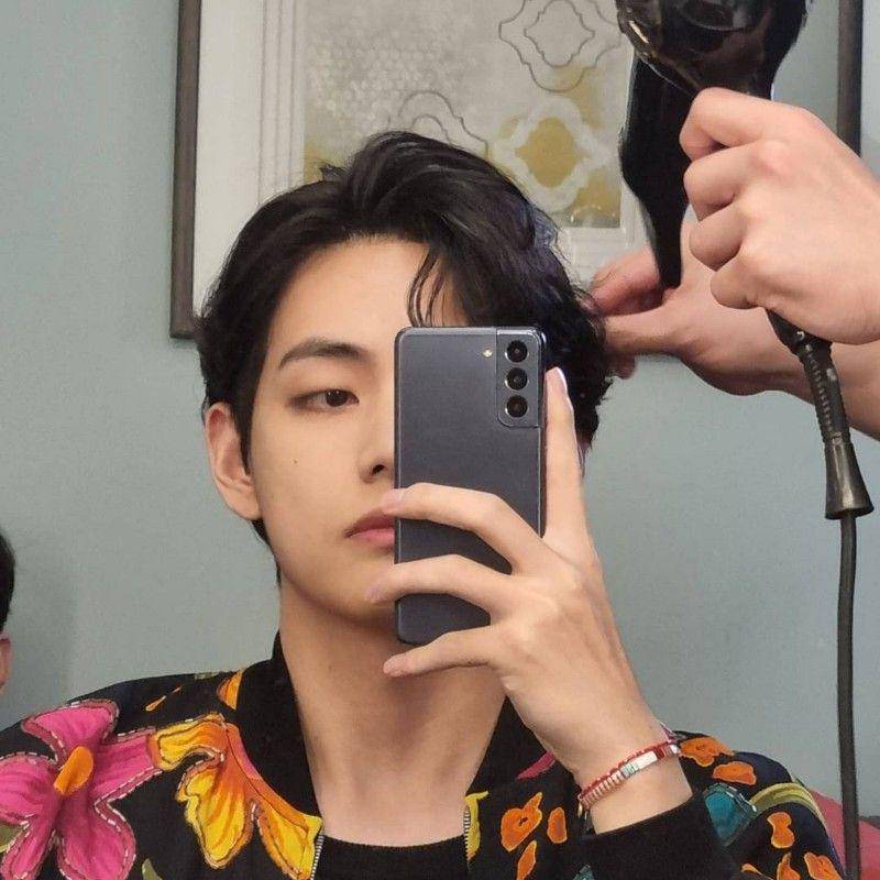 V BTS(instagram.com/thv)