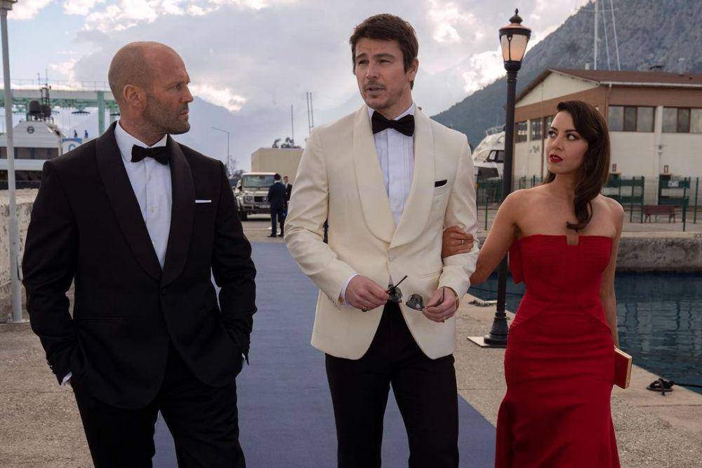 adegan Jason Statham, Josh Hartnett, dan Aubrey Plaza dalam film Operation Fortune: Ruse de guerre (dok. Miramax/Operation Fortune: Ruse de guerre)