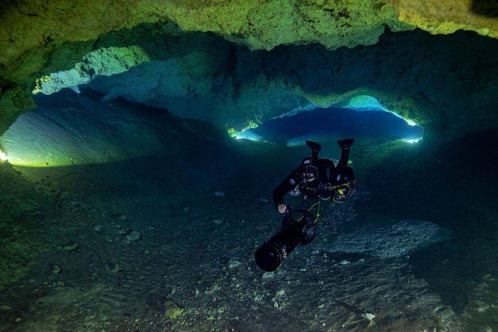 ilustrasi cave diving (instagram.com/canyoncaver)