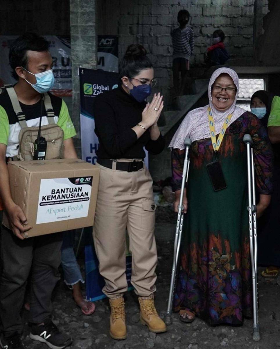 Ashanty bareng Hermansyah Foundation dan AExpert Peduli di Posko Semeru [7/12/2021) (Instagram.com/ashanty_ash/)