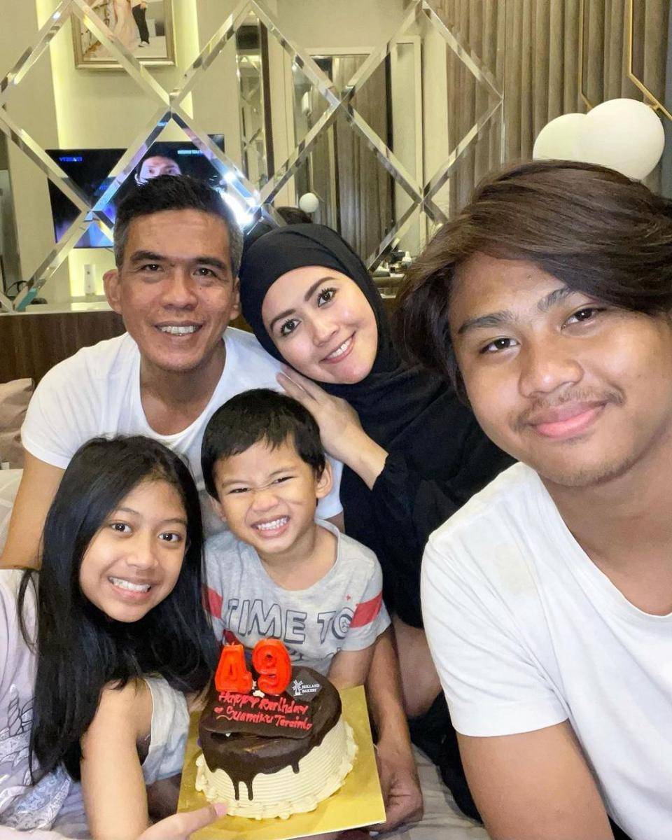 potret Meggy Wulandari dengan keluarga barunya (instagram.com/meggywulandari_real)