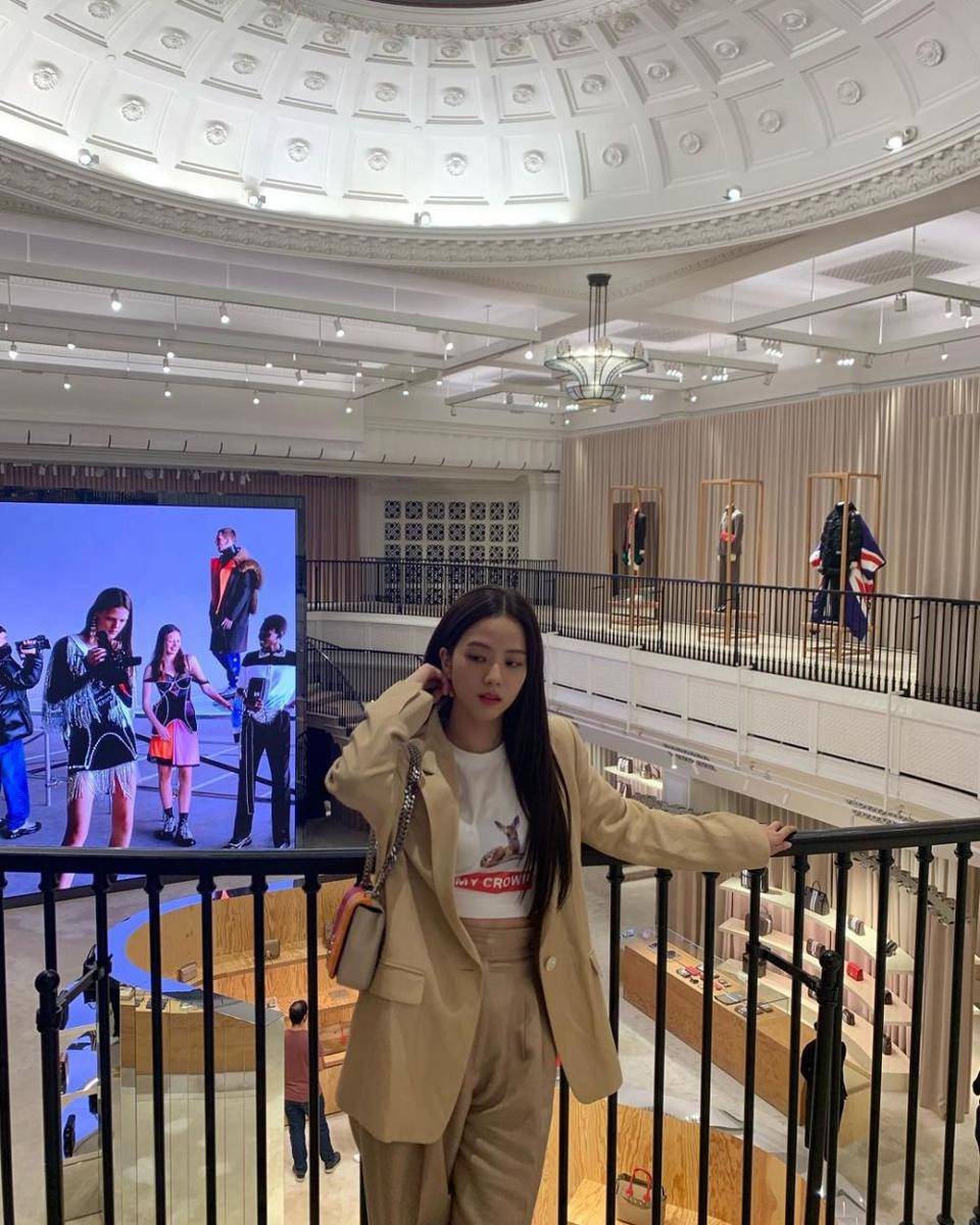 Jisoo BLACKPINK (instagram.com/sooyaaa__)