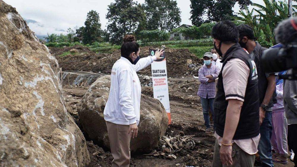 Ashanty bareng Hermansyah Foundation dan AExpert Peduli di Posko Semeru [7/12/2021) (Instagram.com/ashanty_ash/)