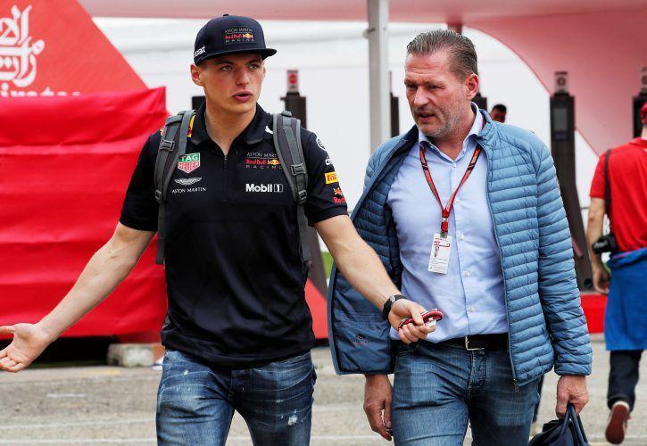 Hargai Hamilton sebagai Pembalap, Jos Verstappen: Tidak untuk Hal Lain