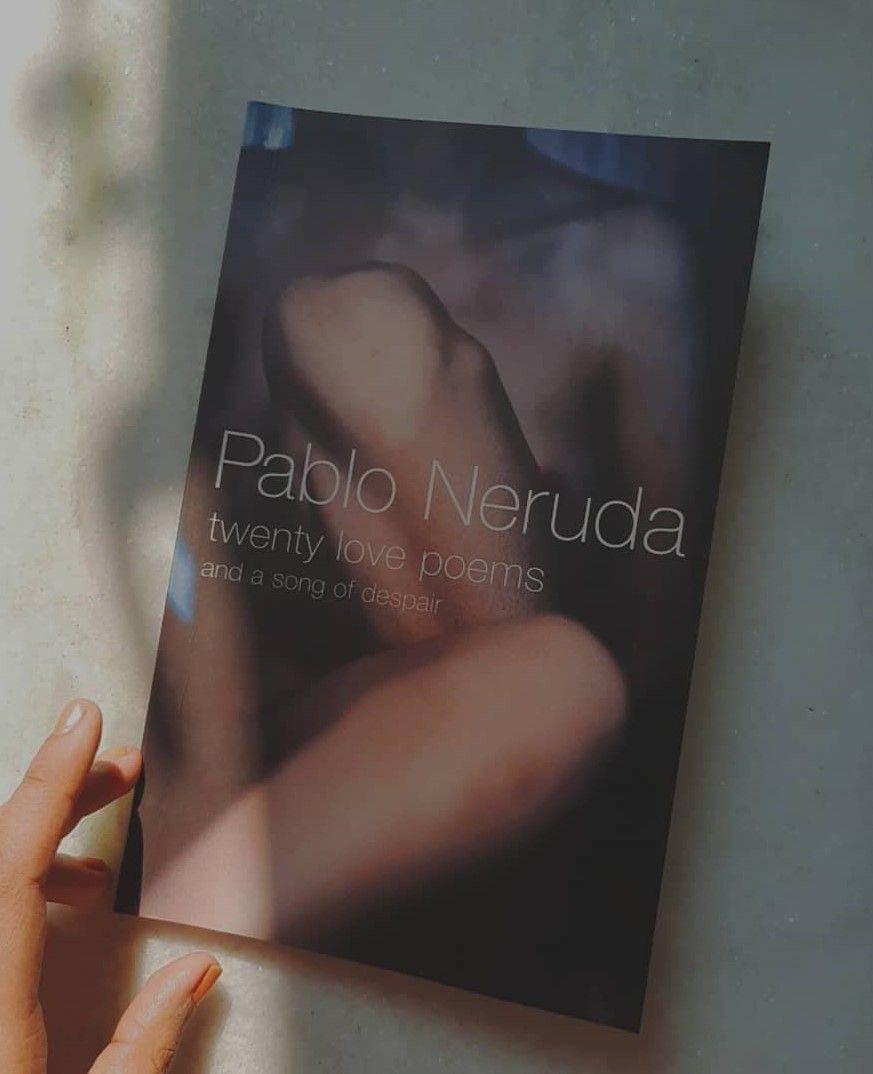 Twenty Love Poems and a Song of Despair oleh Pablo Neruda (instagram.com/___ephemeral__)