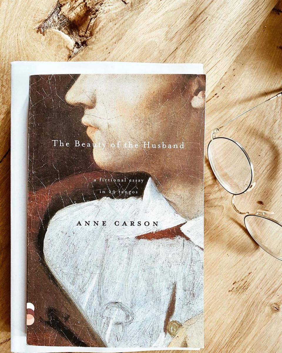 The Beauty of the Husband karya Anne Carson (instagram.com/erika_mansson)