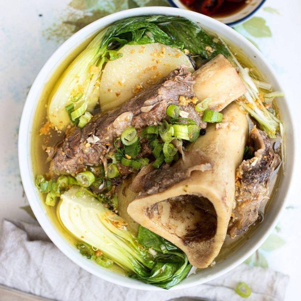 Bulalo (instagram.com/foodwitmae)