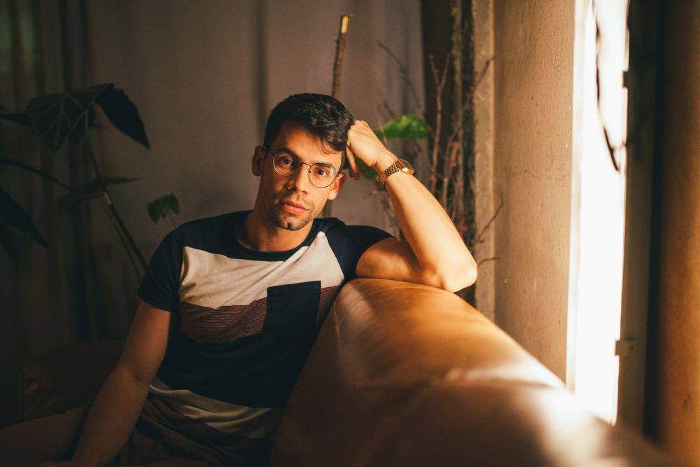 Ilustrasi cowok percaya diri (unsplash.com/J. Balla Photography)