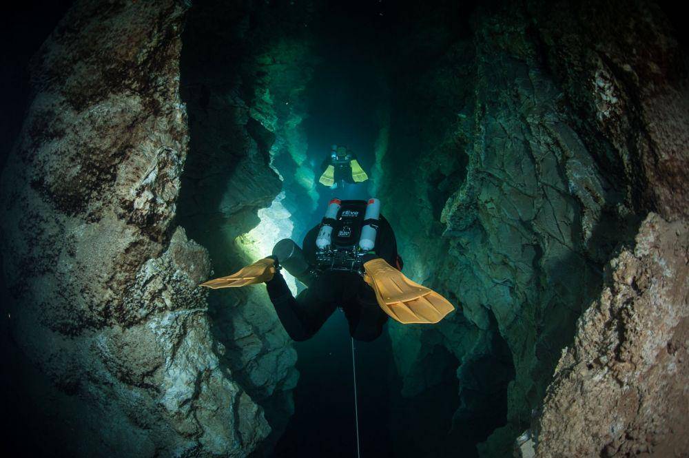 ilustrasi cave diving (blackduckdiving.com)