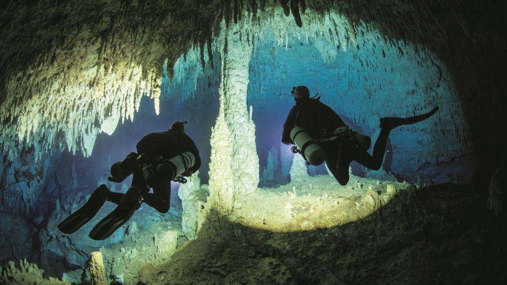 ilustrasi cave diving (npr.org)