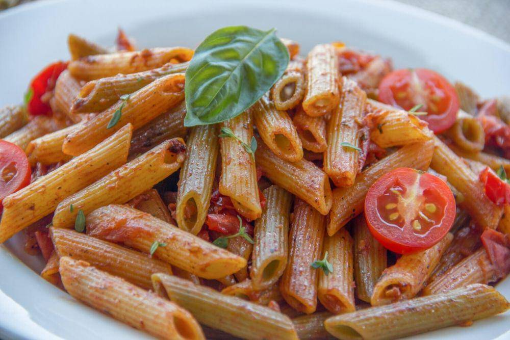 ilustrasi classic macaroni with tomato (pexels.com/Jess Ho)